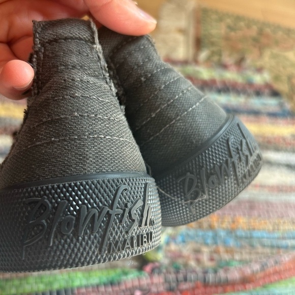 Blowfish Black Distressed Athletic Shoes 10 - Picture 13 of 15